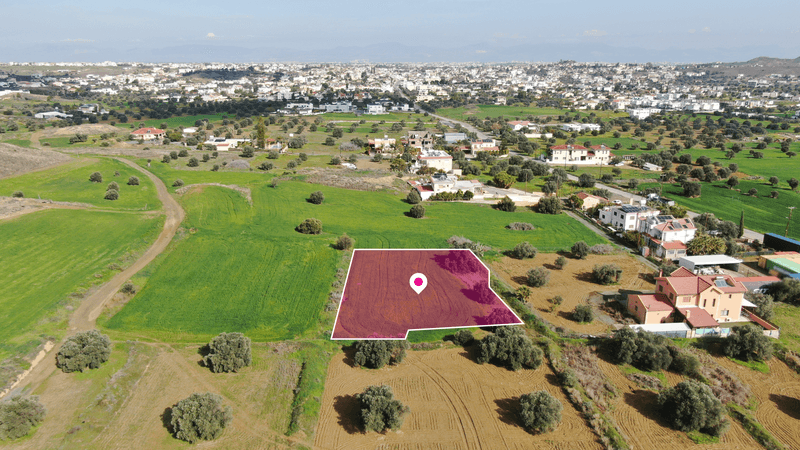 Residential land 1700 m²: https://www.bazaraki.com/adv/5798572_residential-land-1700-m2 (www.bazaraki.com)