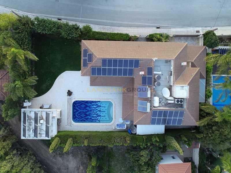 6-bedroom detached house for sale: https://www.bazaraki.com/adv/5795742_6-bedroom-detached-house-for-sale (www.bazaraki.com)