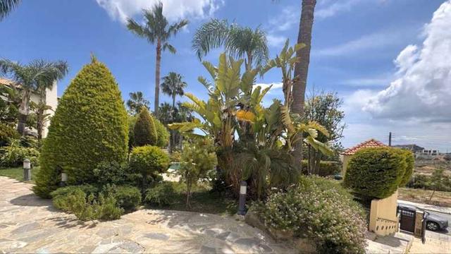4-bedroom villa for sale: https://www.bazaraki.com/adv/5790833_4-bedroom-villa-for-sale (www.bazaraki.com)