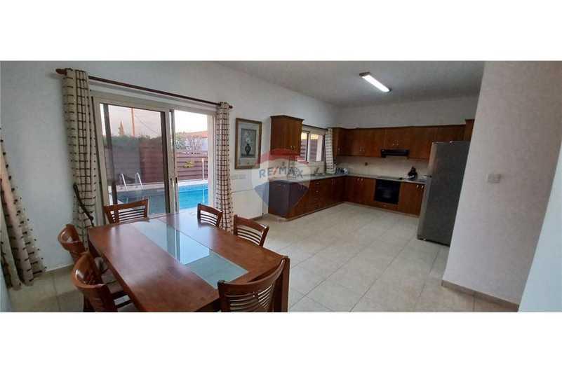 3-bedroom villa for sale: https://www.bazaraki.com/adv/5797862_3-bedroom-villa-for-sale (www.bazaraki.com)