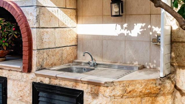 5-bedroom apartment in Paphos №152852: https://dom.com.cy/en/catalog/rent/152852/ (dom.com.cy)