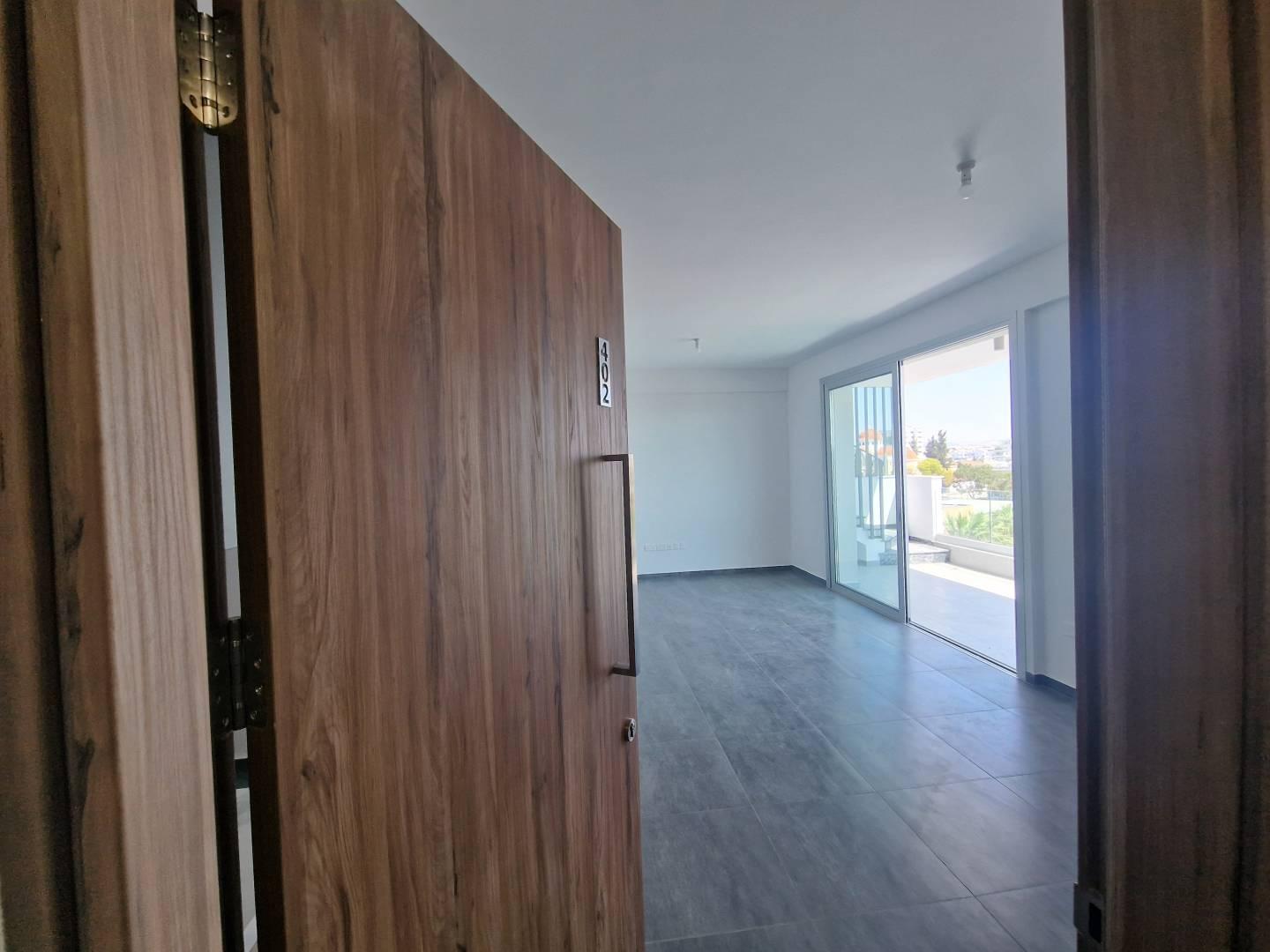 New 2-bedroom penthouse in Larnaca № 153914: https://dom.com.cy/en/catalog/sale/153914/ (dom.com.cy)