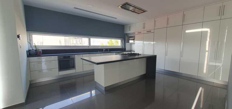 3-bedroom apartment to rent: https://www.bazaraki.com/adv/5799592_3-bedroom-apartment-to-rent (www.bazaraki.com)