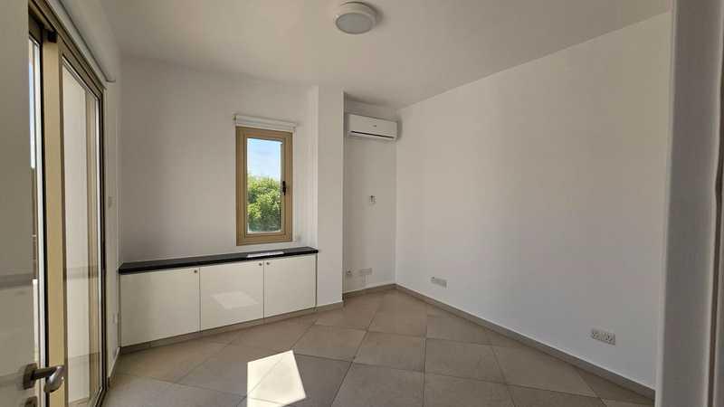 3-bedroom penthouse to rent: https://www.bazaraki.com/adv/5797210_3-bedroom-penthouse-to-rent (www.bazaraki.com)