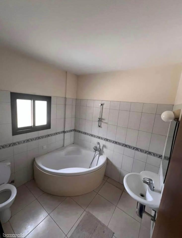 Amazing house for rent: https://www.facebook.com/marketplace/item/1890215501792125 (www.facebook.com)
