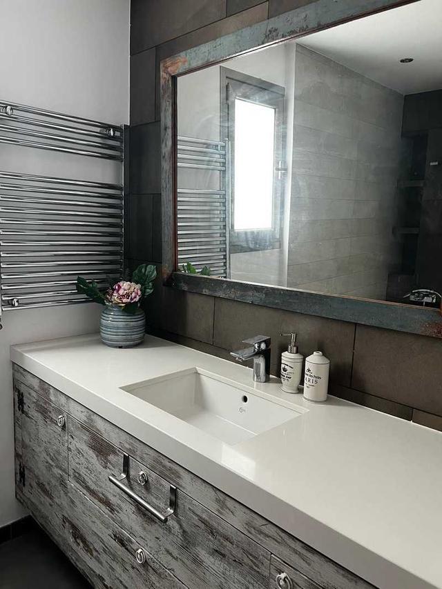 3-bedroom penthouse to rent: https://www.bazaraki.com/adv/5787125_3-bedroom-penthouse-to-rent (www.bazaraki.com)