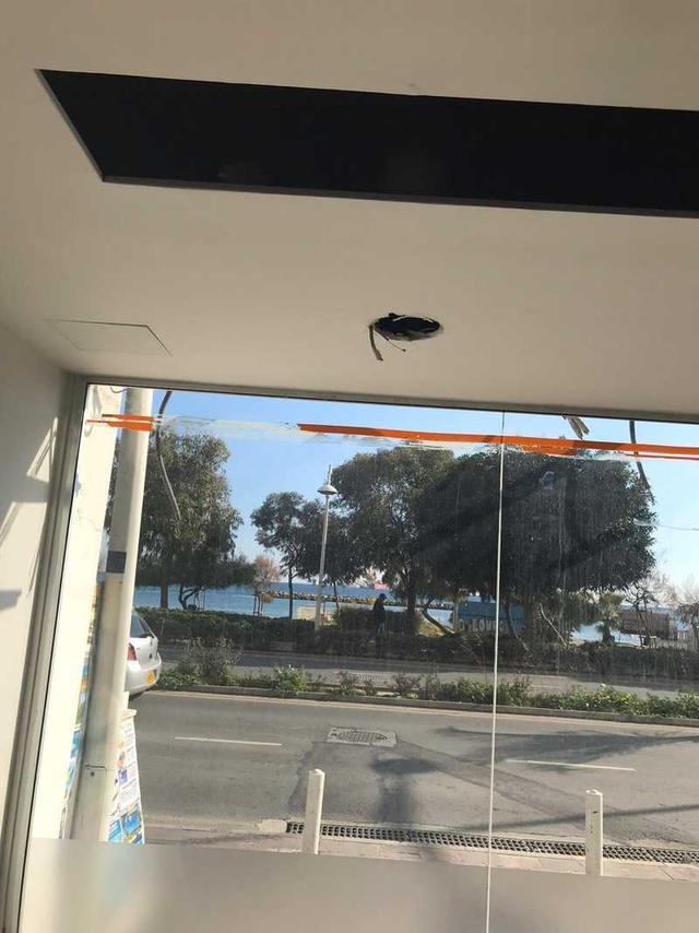 Sea front shop in prime location: https://www.bazaraki.com/adv/5786723_sea-front-shop-in-prime-location (www.bazaraki.com)