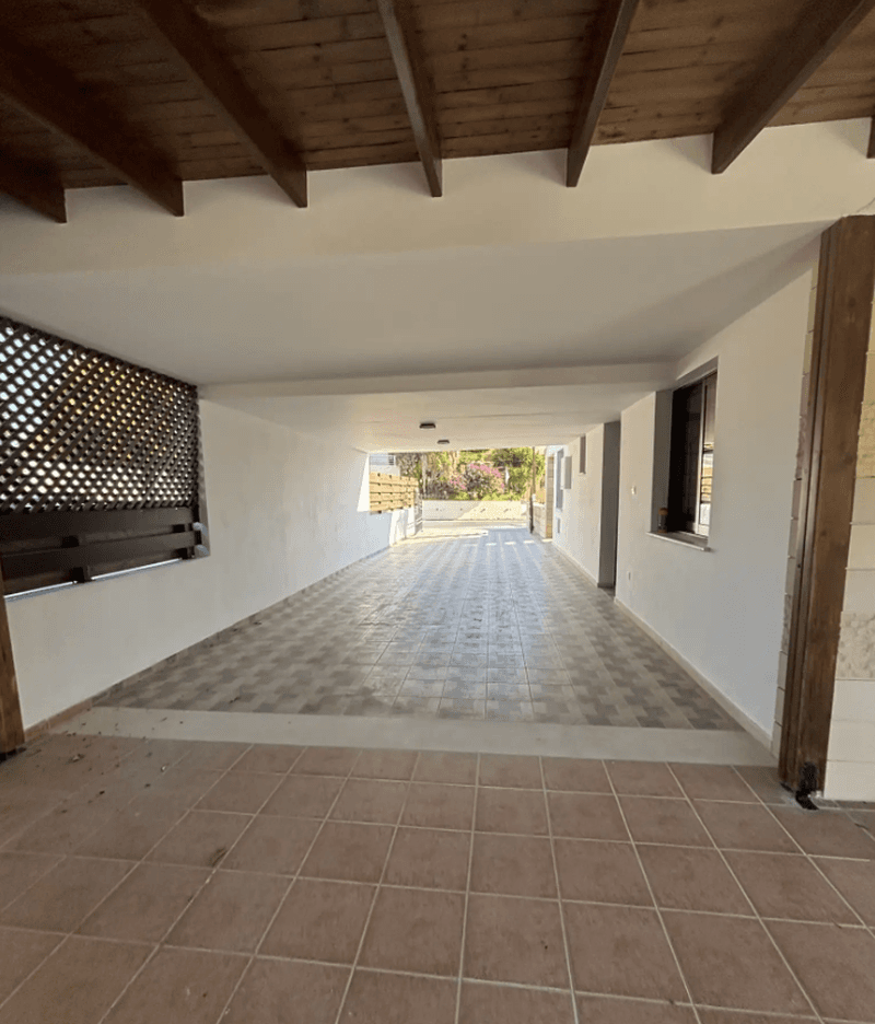 5-bedroom villa for sale: https://www.bazaraki.com/adv/5797055_5-bedroom-villa-for-sale (www.bazaraki.com)