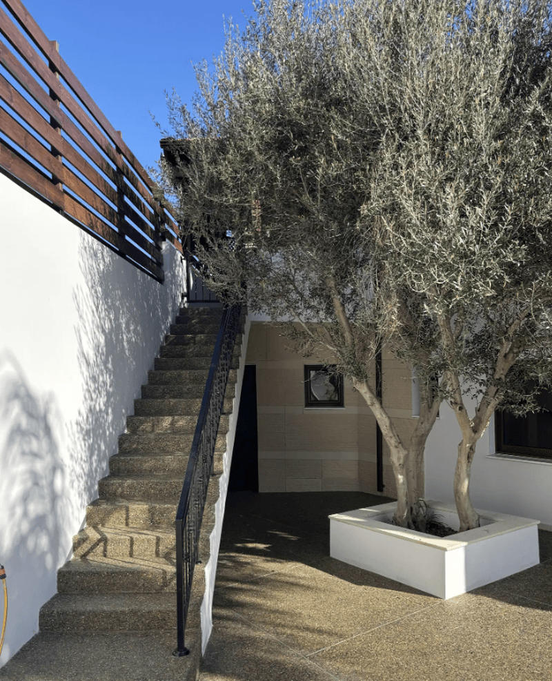 5-bedroom villa for sale: https://www.bazaraki.com/adv/5797055_5-bedroom-villa-for-sale (www.bazaraki.com)