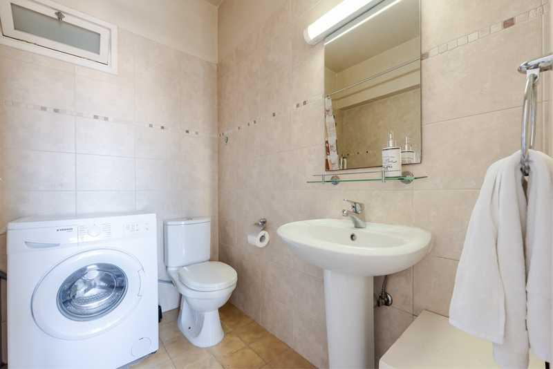 Very spacious studio flat in center limassol: https://www.bazaraki.com/adv/5766191_very-spacious-studio-flat-in-center-limassol (www.bazaraki.com)