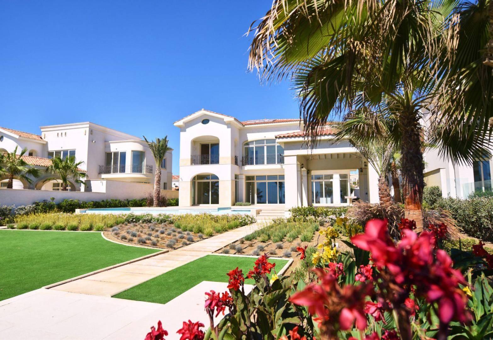 New 7-bedroom villa in Larnaca № 153410: https://dom.com.cy/en/catalog/sale/153410/ (dom.com.cy)