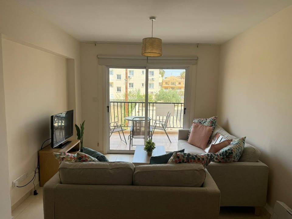 2 beds 1 bath Flat/apartment: https://www.facebook.com/marketplace/item/593239993149535 (www.facebook.com)
