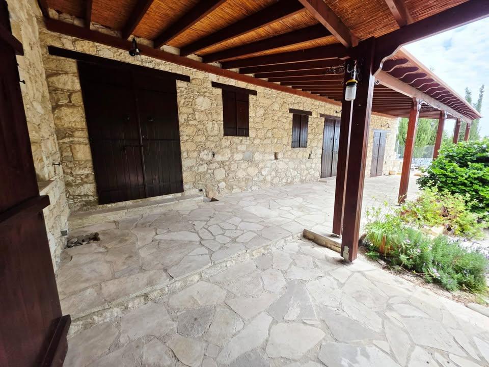 2 Beds 1 Bath House: https://www.facebook.com/marketplace/item/1856477321804539 (www.facebook.com)
