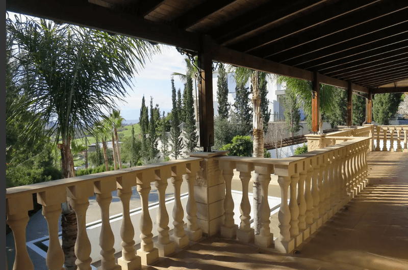 5-bedroom villa for sale: https://www.bazaraki.com/adv/5797055_5-bedroom-villa-for-sale (www.bazaraki.com)