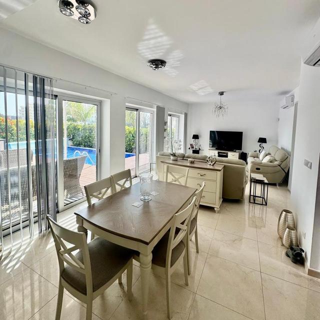 7-bedroom villa in Paphos № 153395: https://dom.com.cy/en/catalog/sale/153395/ (dom.com.cy)