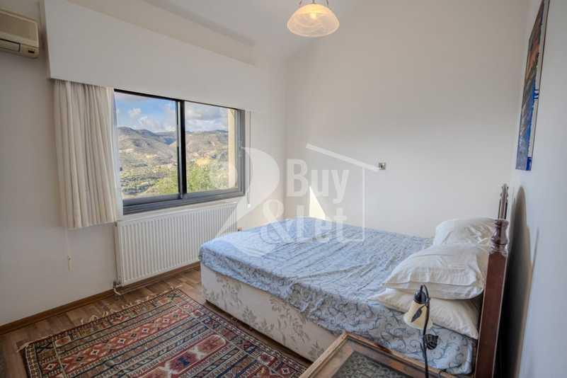 7-bedroom villa to rent: https://www.bazaraki.com/adv/5791481_7-bedroom-villa-to-rent (www.bazaraki.com)