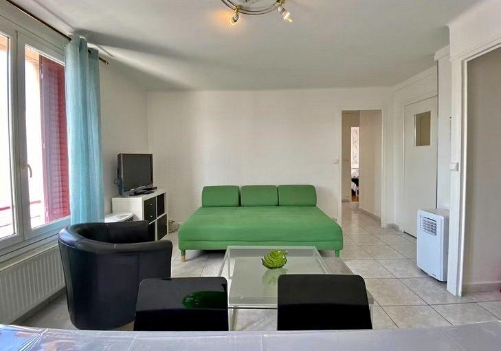 2 beds 1 bath Flat: https://www.facebook.com/marketplace/item/2397544653958106 (www.facebook.com)