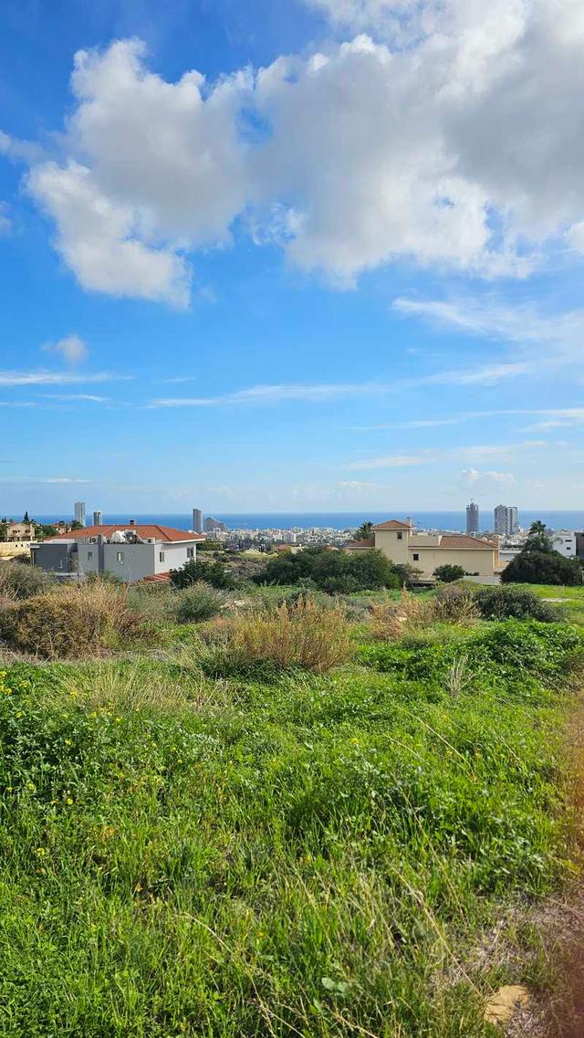 Residential land 3551 m²: https://www.bazaraki.com/adv/5791289_residential-land-3551-m2 (www.bazaraki.com)