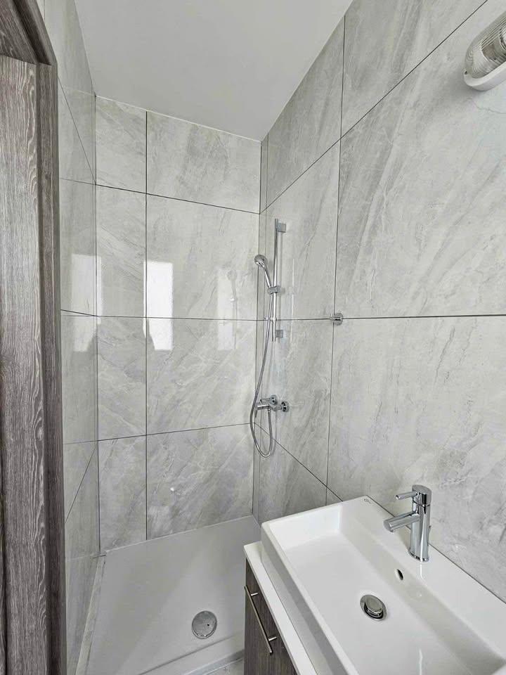 For Rent: Modern new 2 bedroom apartment - fully furnished: https://www.facebook.com/marketplace/item/1268120618275760 (www.facebook.com)