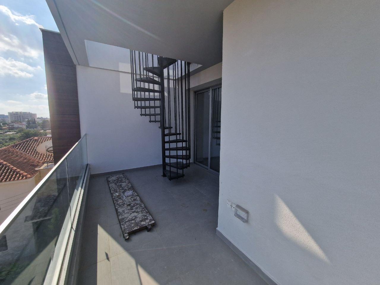 New 2-bedroom penthouse in Larnaca № 153918: https://dom.com.cy/en/catalog/sale/153918/ (dom.com.cy)