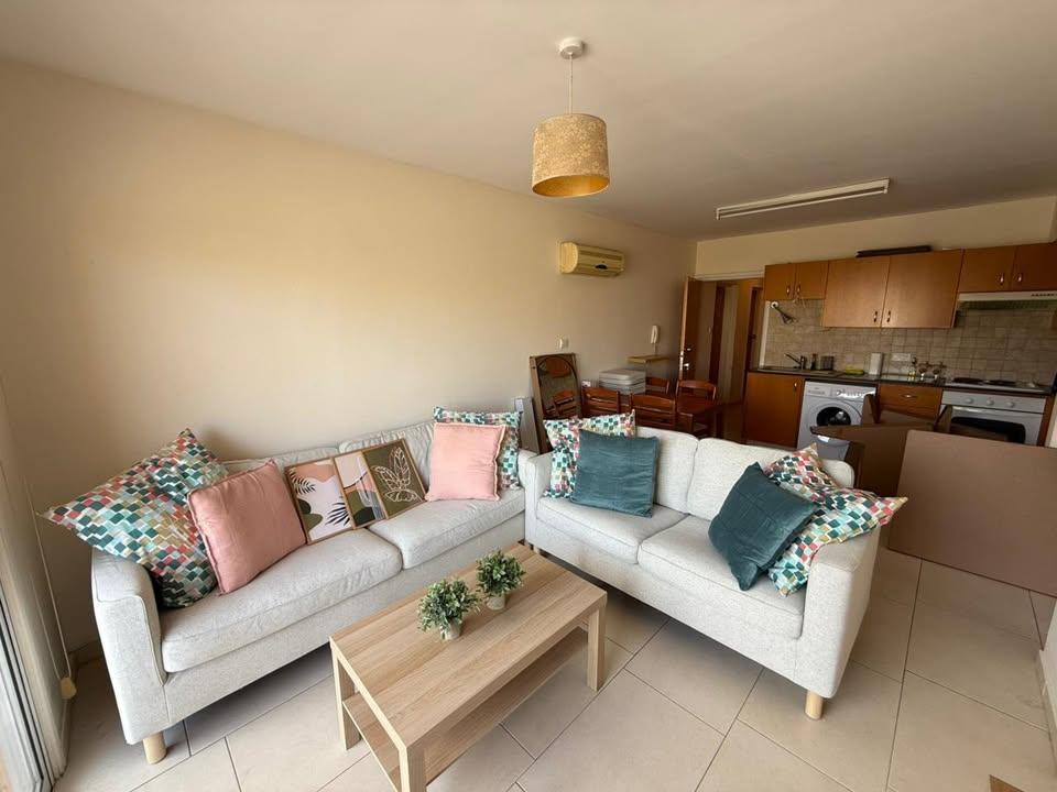 2 beds 1 bath Flat/apartment: https://www.facebook.com/marketplace/item/593239993149535 (www.facebook.com)