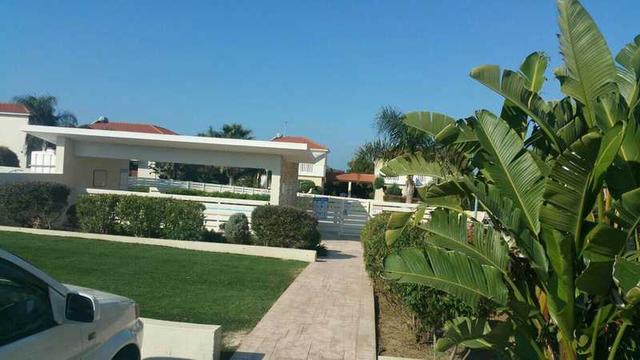2-bedroom penthouse to rent: https://www.bazaraki.com/adv/5762270_2-bedroom-penthouse-to-rent (www.bazaraki.com)
