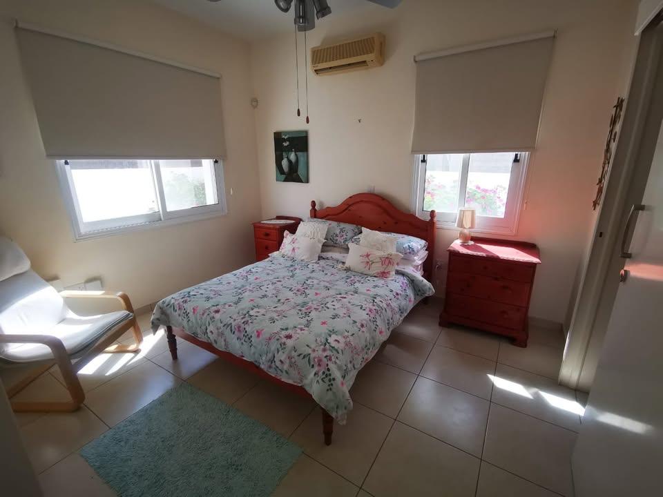 3 beds 3 baths House: https://www.facebook.com/marketplace/item/1168076038336278 (www.facebook.com)