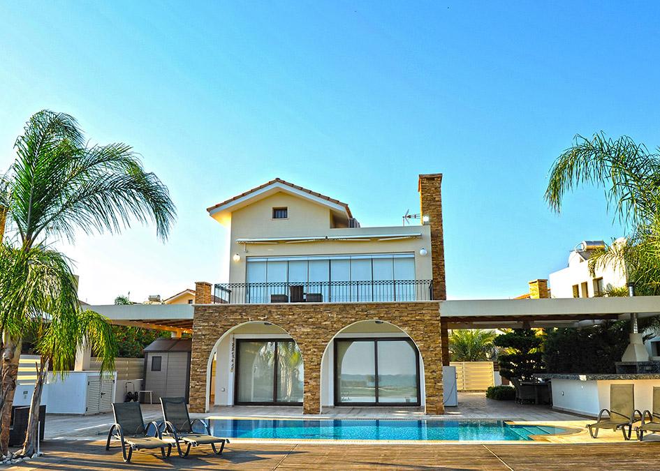 New 5-bedroom villa in Famagusta № 146934: https://dom.com.cy/en/catalog/sale/146934/ (dom.com.cy)