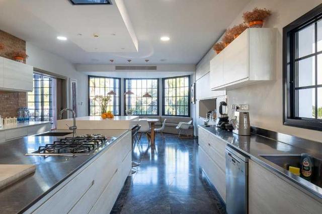 5-bedroom detached house for sale: https://www.bazaraki.com/adv/5799759_5-bedroom-detached-house-for-sale (www.bazaraki.com)