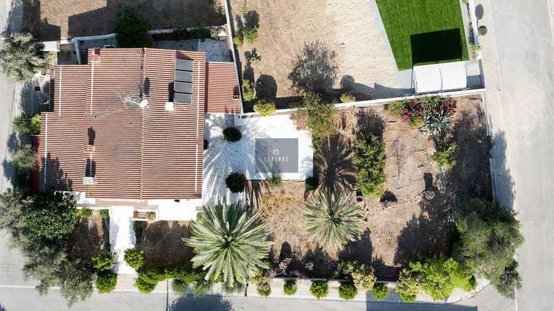 3-bedroom villa for sale: https://www.bazaraki.com/adv/5791317_3-bedroom-villa-for-sale (www.bazaraki.com)