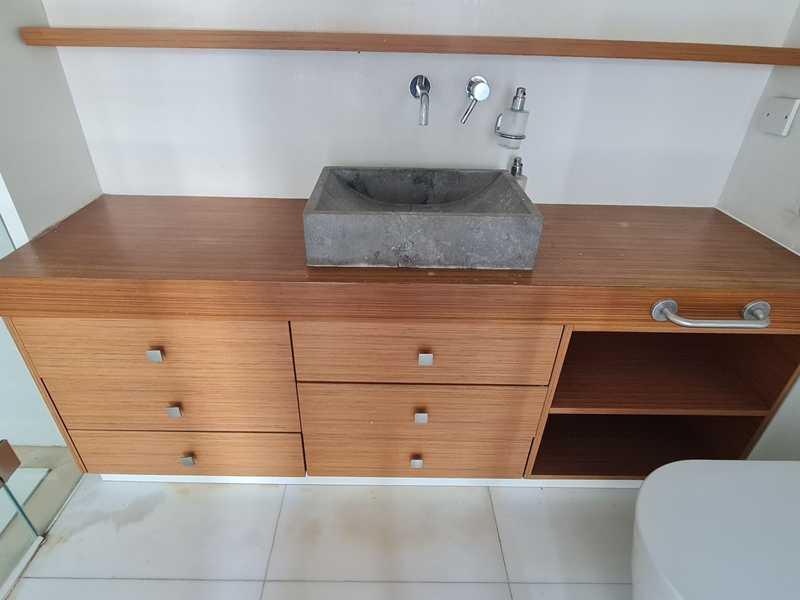 3-bedroom apartment for sale: https://www.bazaraki.com/adv/5796480_3-bedroom-apartment-for-sale (www.bazaraki.com)