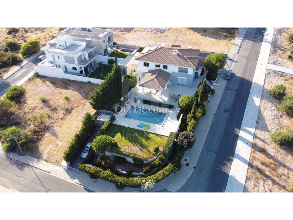 Luxury house for sale in Germasogeia area of Limassol: https://www.offer.com.cy/en/luxury-house-for-sale-in-germasogeia-area-of-limassol/21-767897/ (www.offer.com.cy)