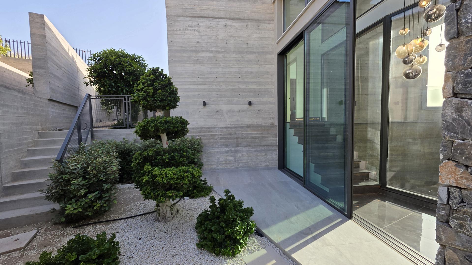 5-bedroom villa in Paphos № 152717: https://dom.com.cy/en/catalog/sale/152717/ (dom.com.cy)