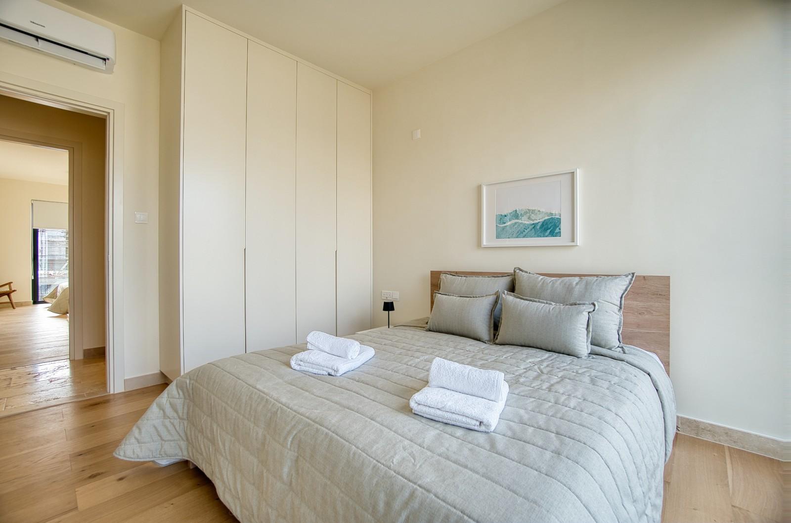 3-bedroom flat in Paphos №153874: https://dom.com.cy/en/catalog/rent/153874/ (dom.com.cy)