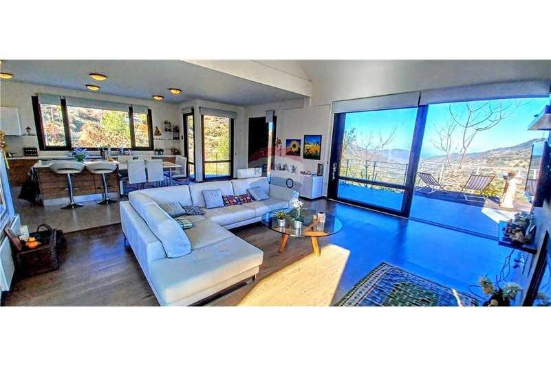 5-bedroom villa for sale: https://www.bazaraki.com/adv/5797854_5-bedroom-villa-for-sale (www.bazaraki.com)