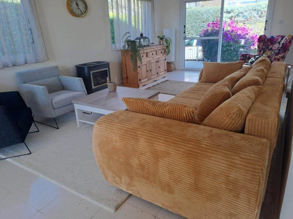 3 bedrooms beautiful house - coral bay: https://www.facebook.com/marketplace/item/1198438262082539 (www.facebook.com)