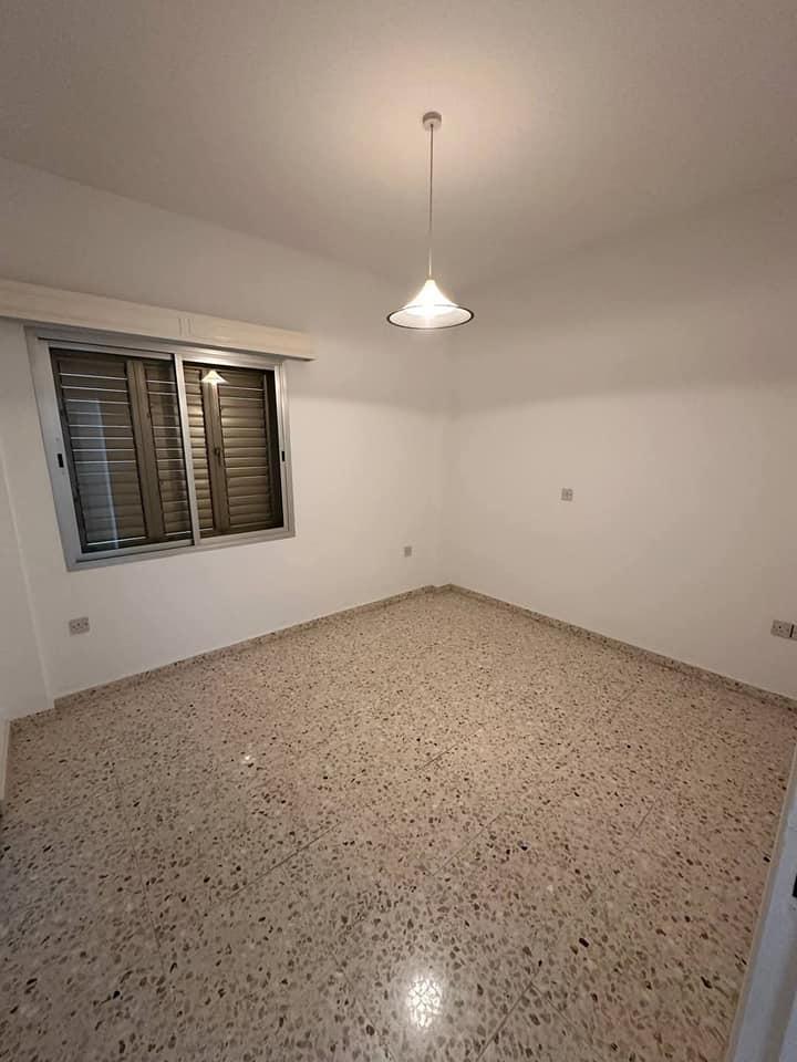 House for rent
1400 negotiable 
1 deposite 
In Episkopi 
3 bedrooms 1 open kitchen big baranda sea g: https://www.facebook.com/marketplace/item/1070942791624263 (www.facebook.com)