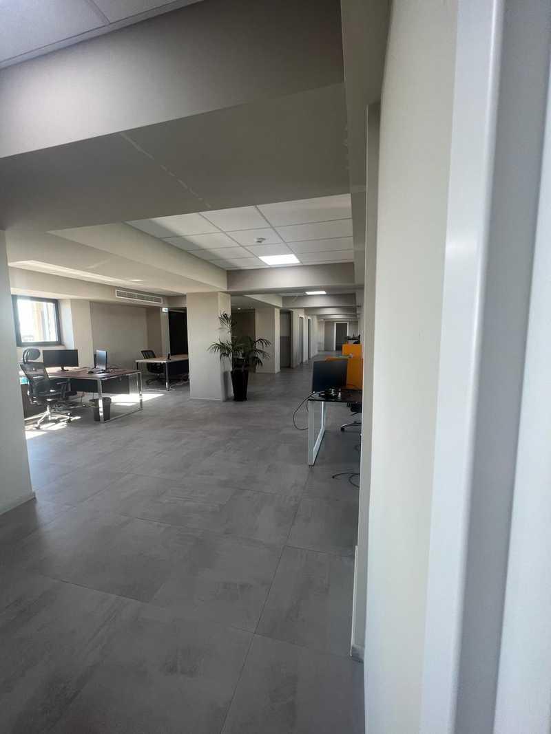Luxury office available for rent.commercial bulding open space office: https://www.bazaraki.com/adv/5794597_luxury-office-available-for-rent-open-space-of-550sqm-modern-industrial-buildin (www.bazaraki.com)