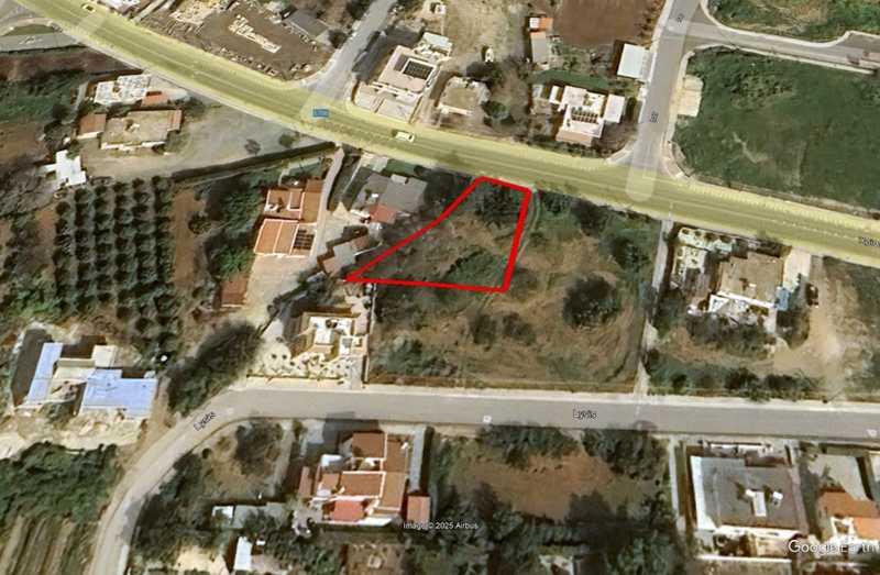 Residential land 661 m²: https://www.bazaraki.com/adv/5790842_residential-land-661-m2 (www.bazaraki.com)
