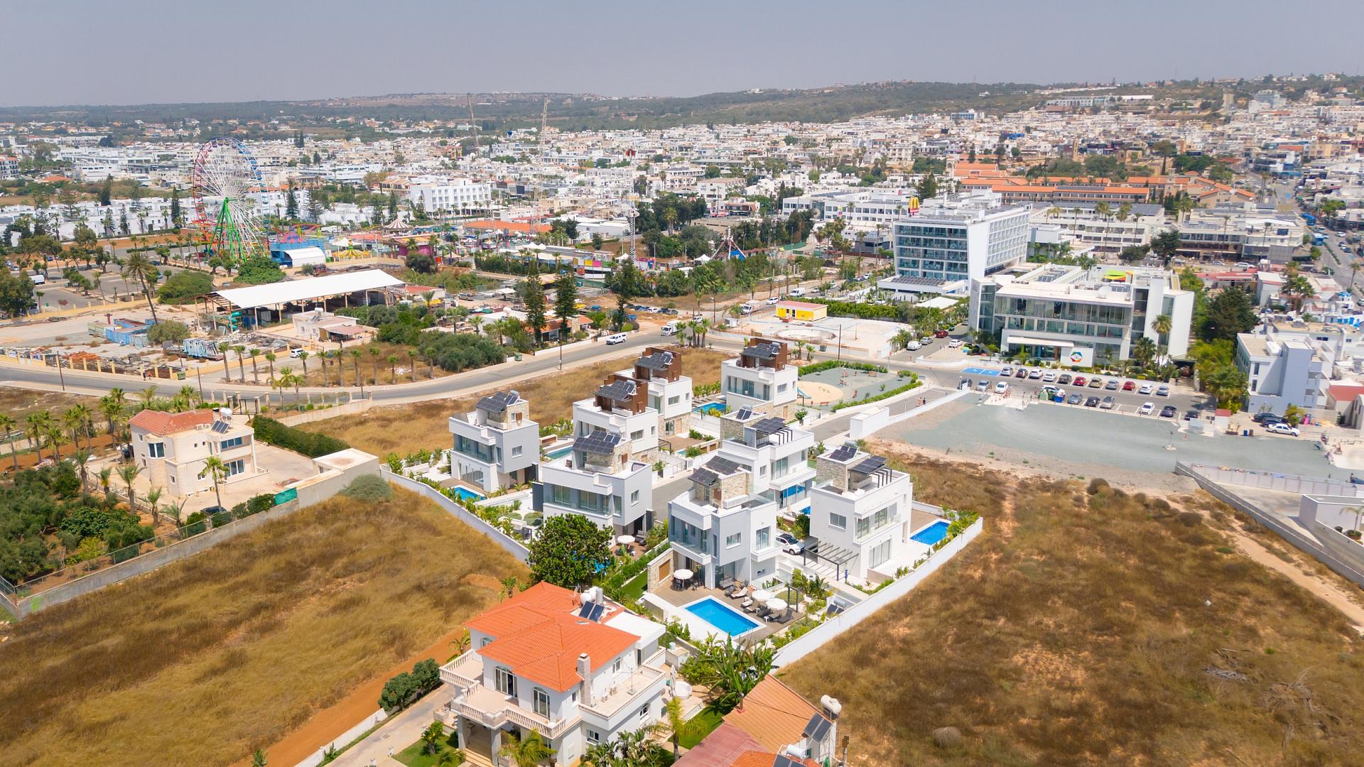 New 4-bedroom villa in Famagusta № 152556: https://dom.com.cy/en/catalog/sale/152556/ (dom.com.cy)