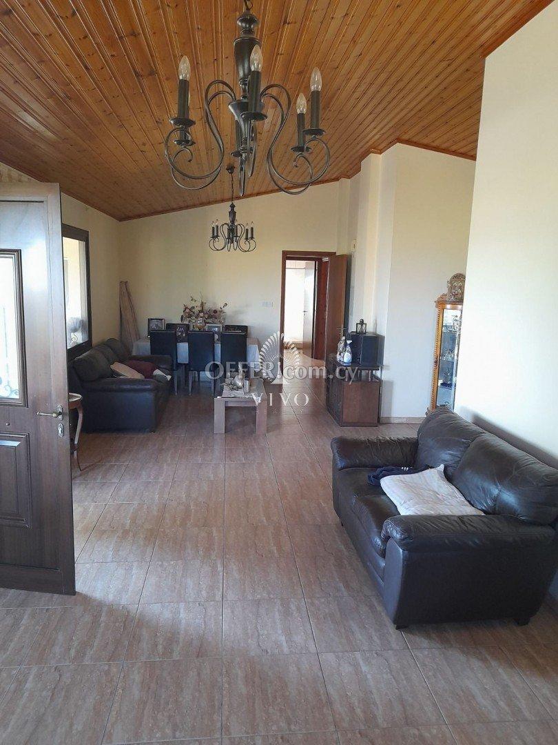 FURNISHED OR UNFURNISHED THREE BEDROOM HOUSE IN PAREKLISIA VILAGE: https://www.offer.com.cy/en/furnished-or-unfurnished-three-bedroom-house-in-pareklisia-vilage/21-655274/ (www.offer.com.cy)