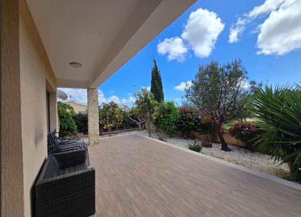 3 beds 3 baths House: https://www.facebook.com/marketplace/item/1404996100746570 (www.facebook.com)