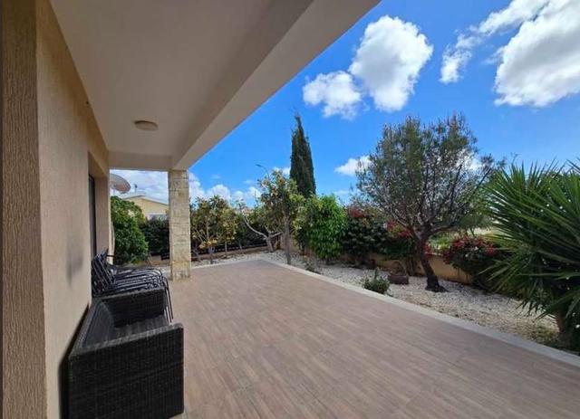 3 beds 3 baths House: https://www.facebook.com/marketplace/item/1404996100746570 (www.facebook.com)