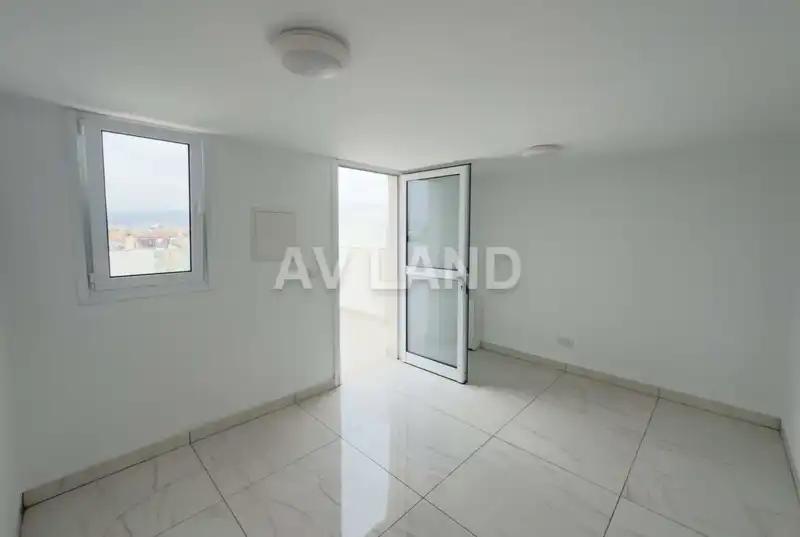 3-bedroom penthouse to rent: https://www.bazaraki.com/adv/5787598_3-bedroom-penthouse-to-rent (www.bazaraki.com)