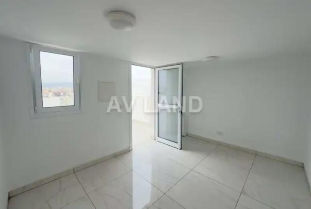 3-bedroom penthouse to rent: https://www.bazaraki.com/adv/5787598_3-bedroom-penthouse-to-rent (www.bazaraki.com)