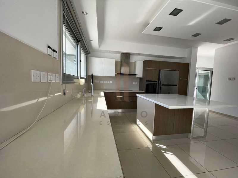 5-bedroom villa to rent: https://www.bazaraki.com/adv/5797382_5-bedroom-villa-to-rent (www.bazaraki.com)