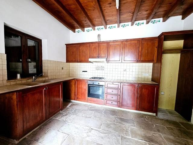 2 Beds 1 Bath House: https://www.facebook.com/marketplace/item/1856477321804539 (www.facebook.com)