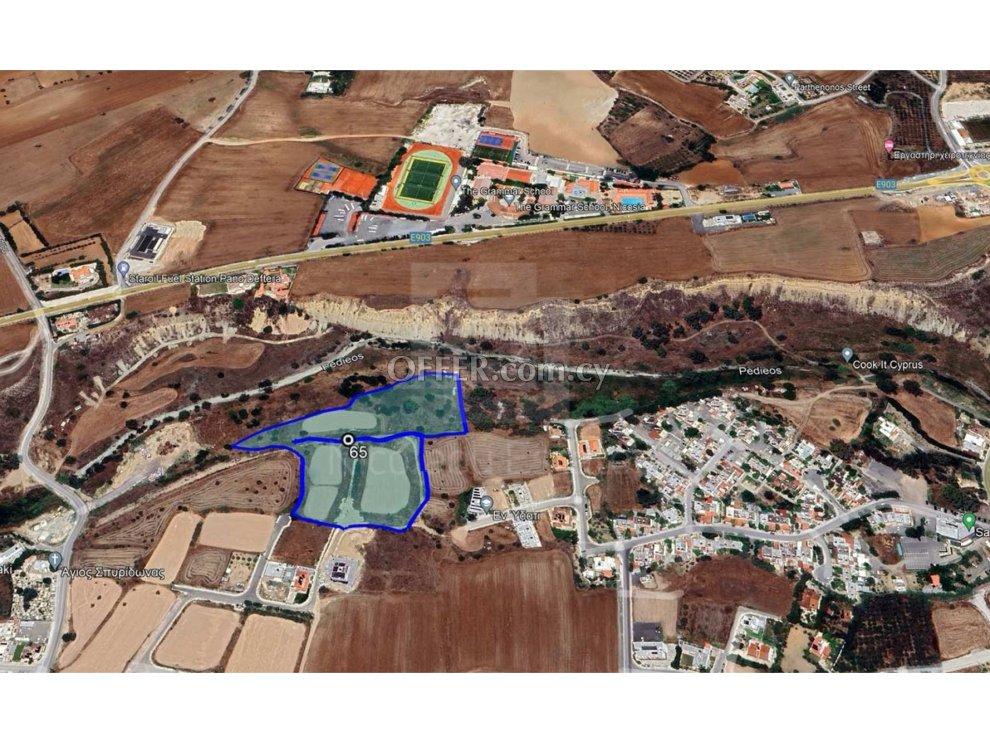 Residential plot in Deftera area near Grammar School: https://www.offer.com.cy/en/residential-plot-in-deftera-area-near-grammar-school/21-815863/ (www.offer.com.cy)