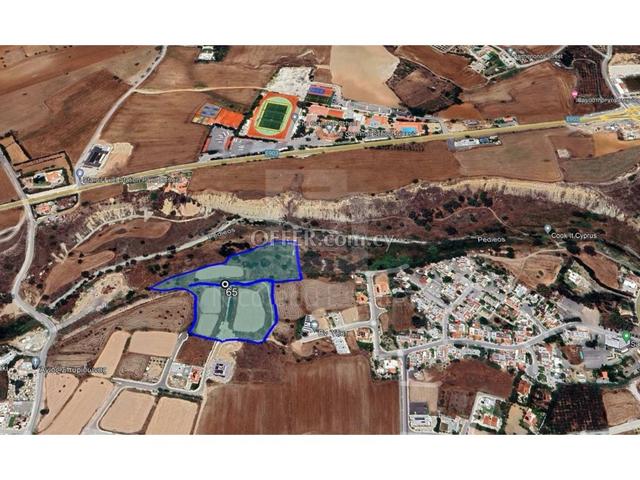 Residential plot in Deftera area near Grammar School: https://www.offer.com.cy/en/residential-plot-in-deftera-area-near-grammar-school/21-815863/ (www.offer.com.cy)