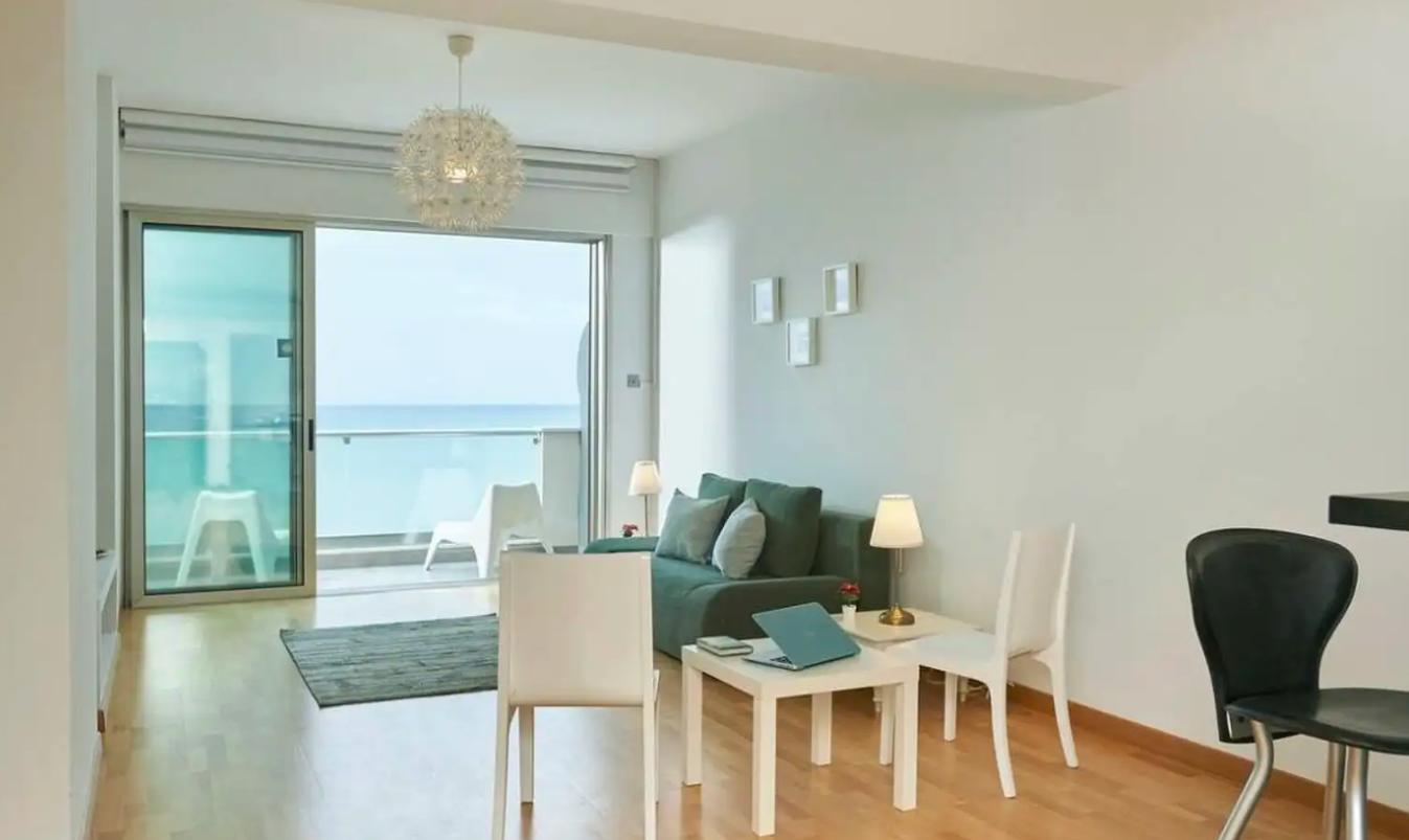 2-bedroom flat in Larnaca №153729: https://dom.com.cy/en/catalog/rent/153729/ (dom.com.cy)